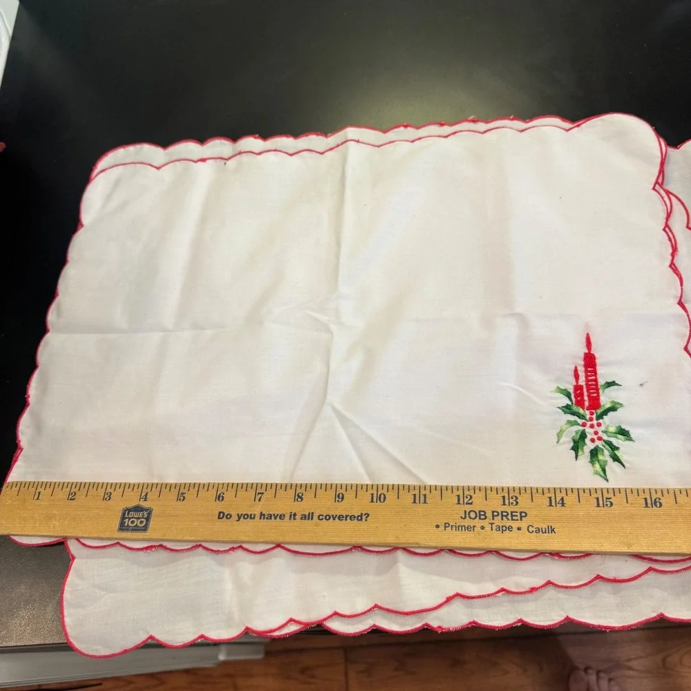 Vintage Christmas Placemats Set 4 White Red Scalloped Embroidered Candle Holly